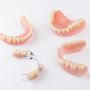 Tips for Eating With New Dentures